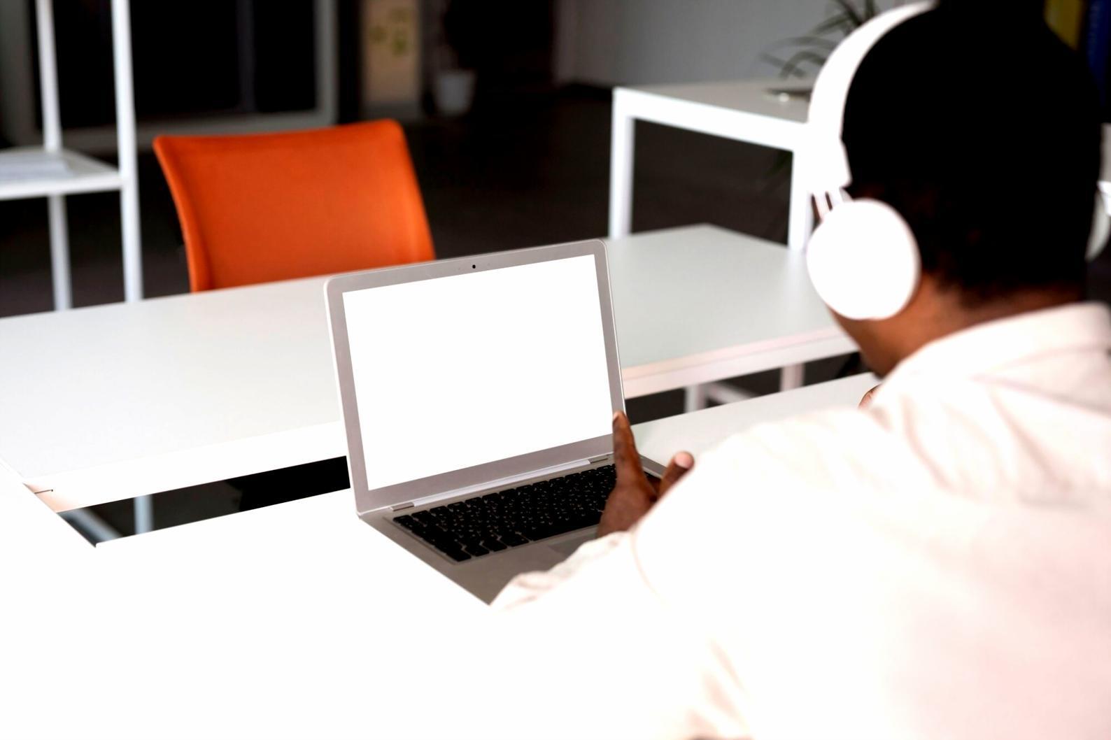 Équipe pédagogique quiravexos travaillant sur l'accompagnement des apprenants